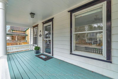 8 Queen St, Prince Edward County - Picton image-0-4