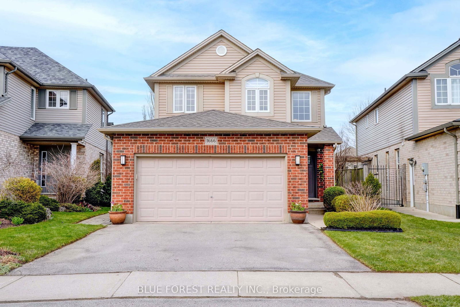 Detached House sold at 1666 Green Gables Road, London South, South U, N6M 0A4 - MLS: X12085645