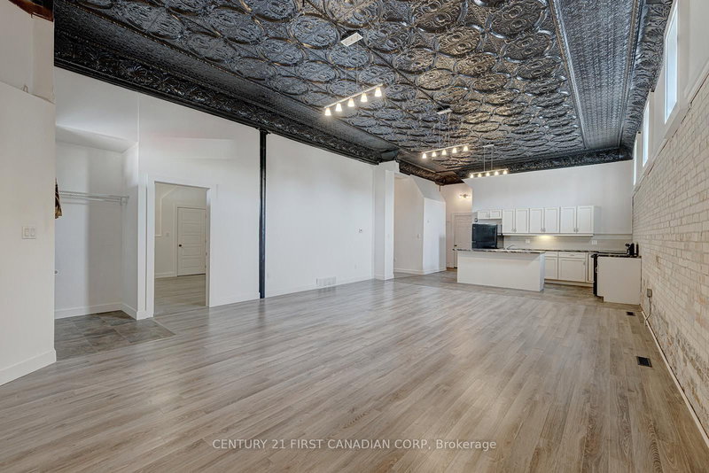 241 ROSS St, St. Thomas, N5R 3Y5 | Image 2