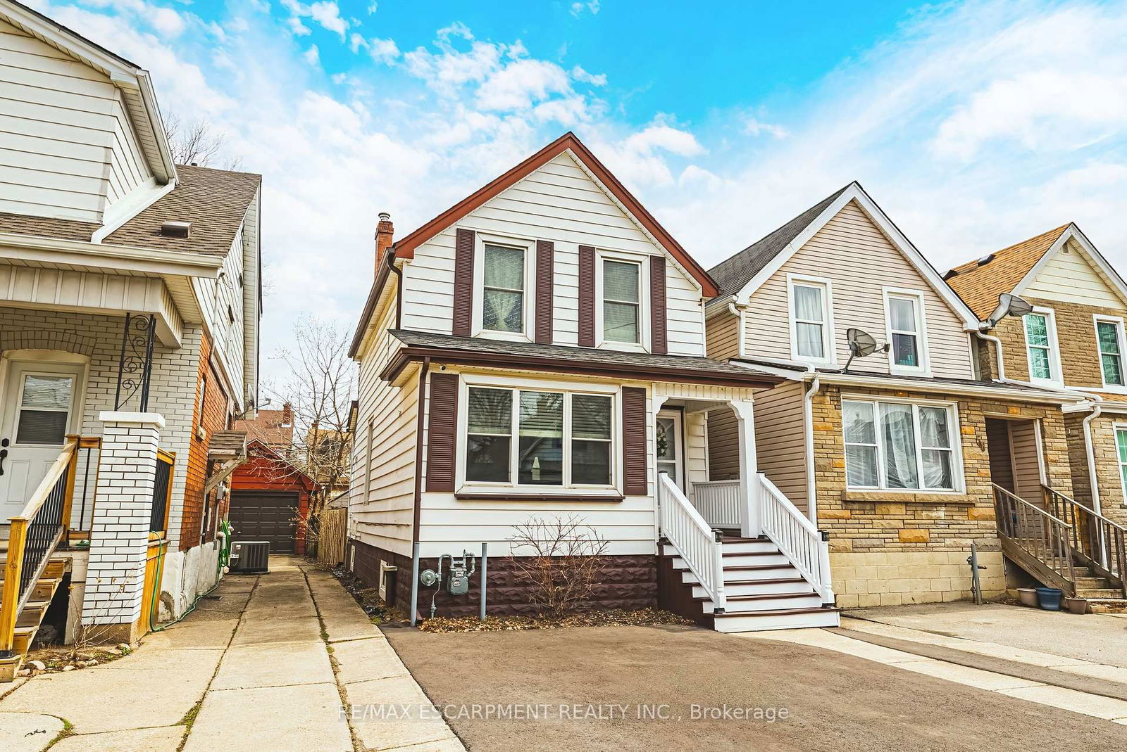 Detached House sold at 60 Belview Avenue, Hamilton, Crown Point, L8L 7K8 - MLS: X12085885