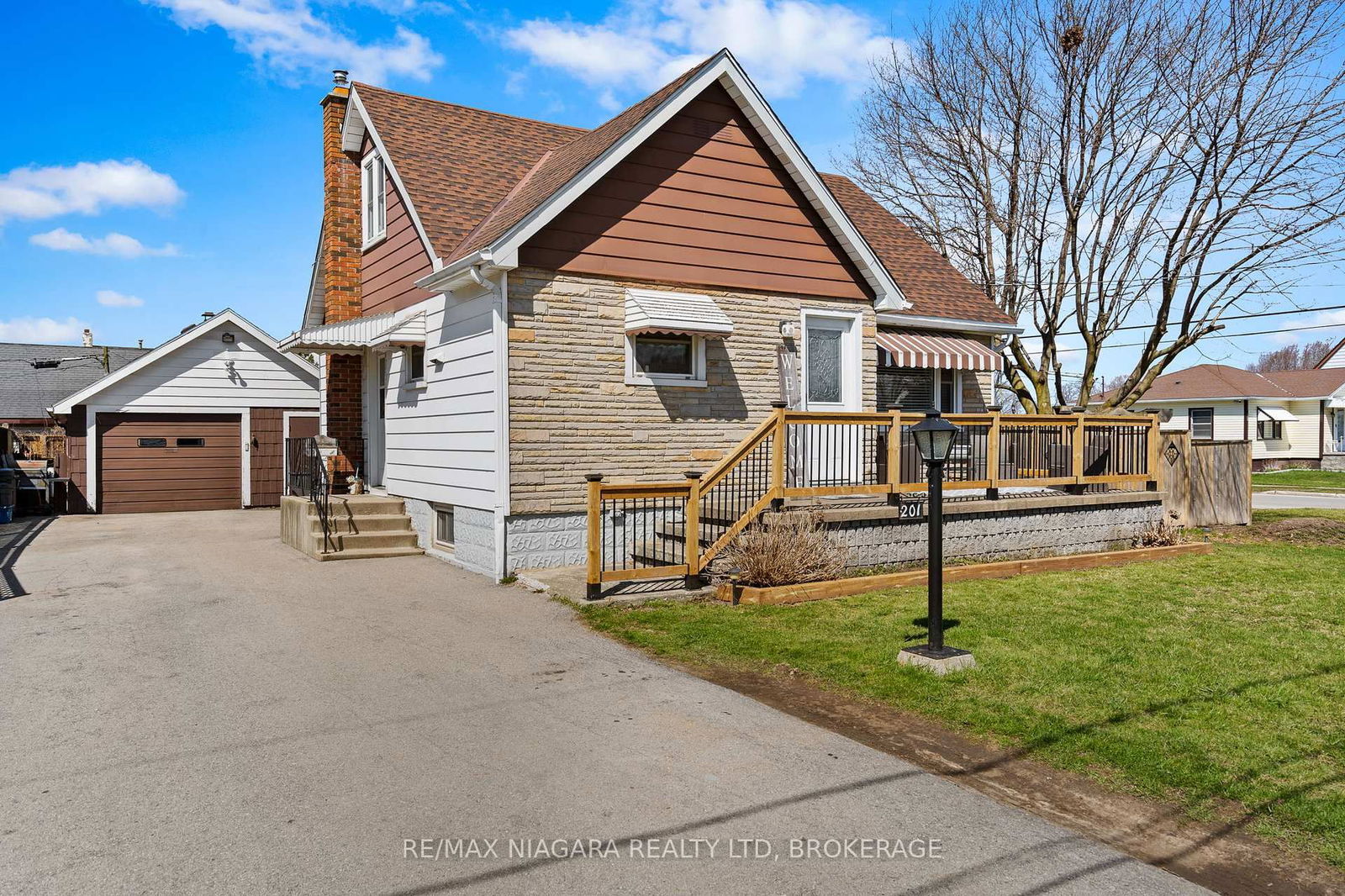 Detached House for sale at 201 Knoll Street, Port Colborne, Main Street, L3K 5B4 - MLS: X12086143