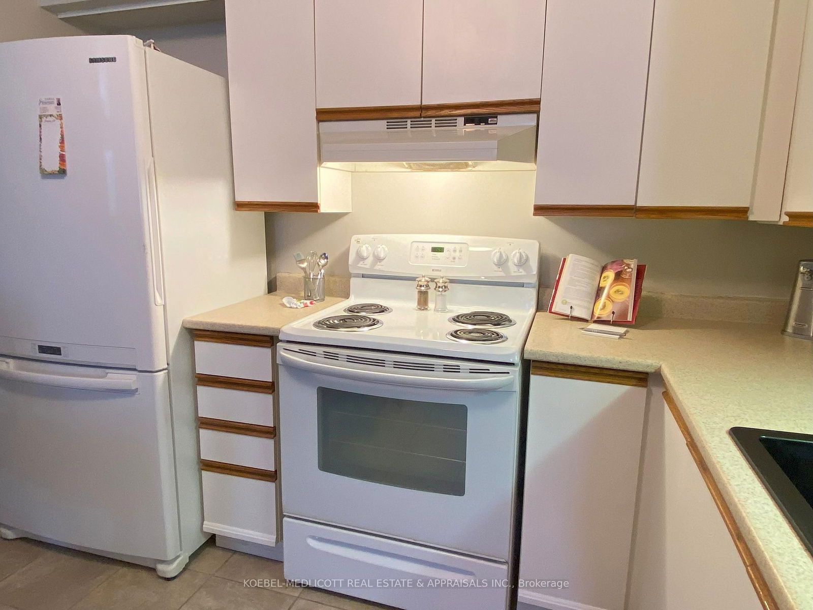 Condo sold at 2-337 Northlake Drive, Waterloo, N2V 1Z1 - MLS: X12086147