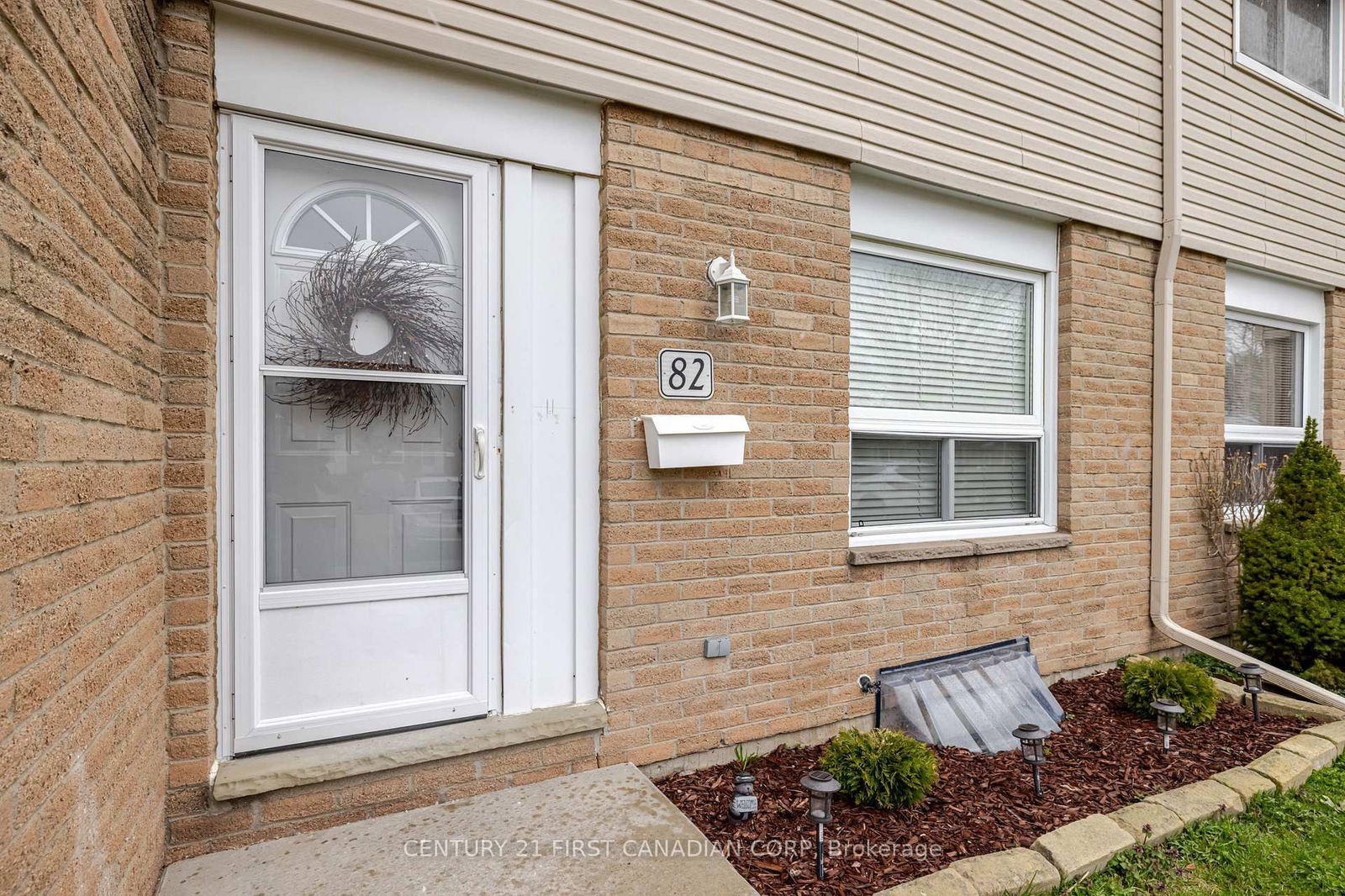 Townhouse for sale at 82-40 Tiffany Drive, London East, East I, N5V 3N3 - MLS: X12086408