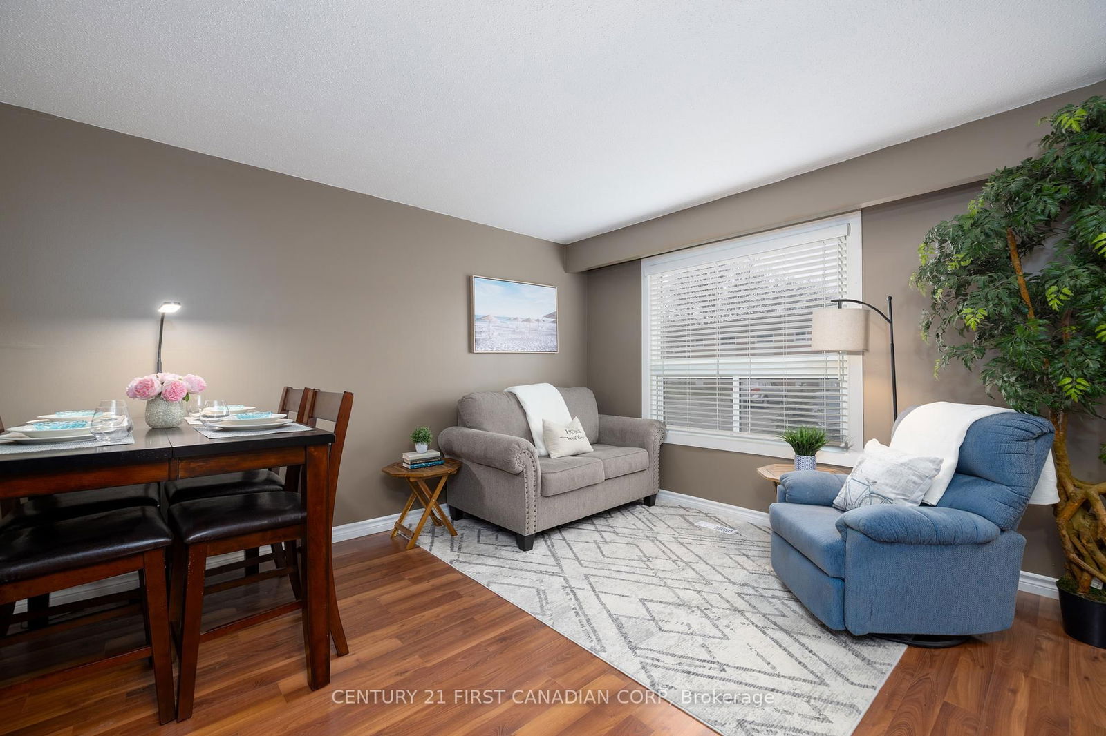 Townhouse for sale at 82-40 Tiffany Drive, London East, East I, N5V 3N3 - MLS: X12086408