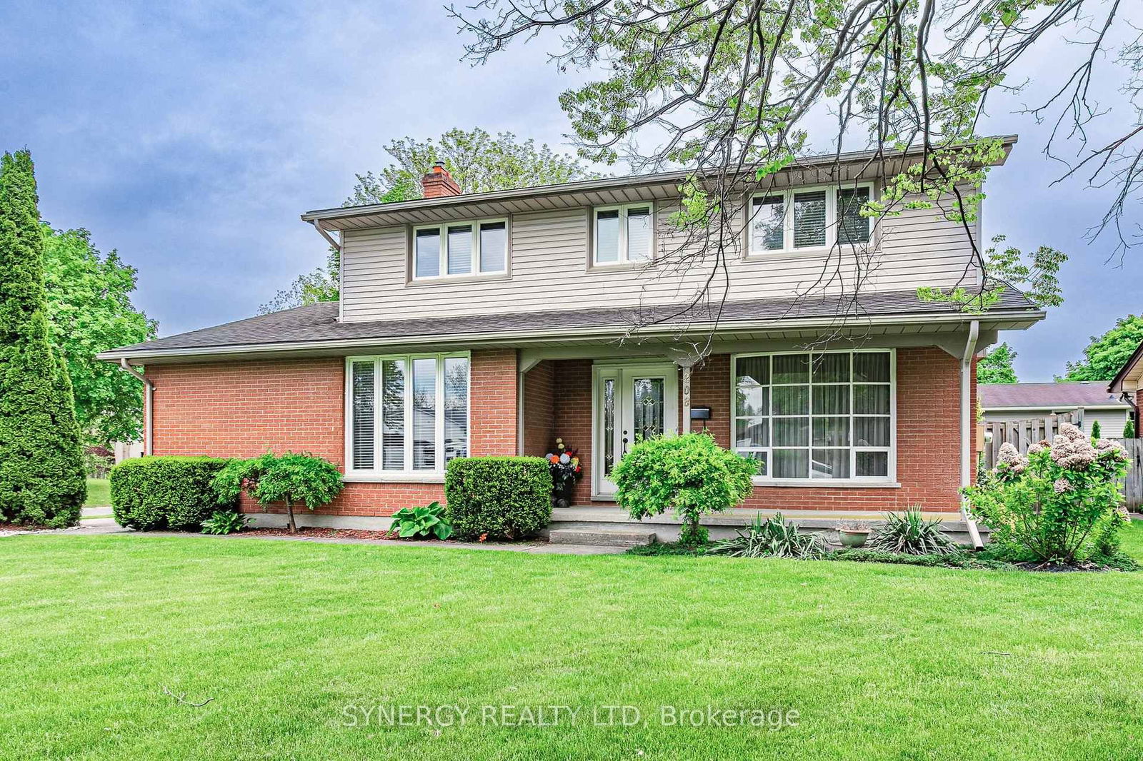 Detached House for sale at 208 Lamore Crescent, Strathroy-Caradoc, NE, N7G 2C1 - MLS: X12086518