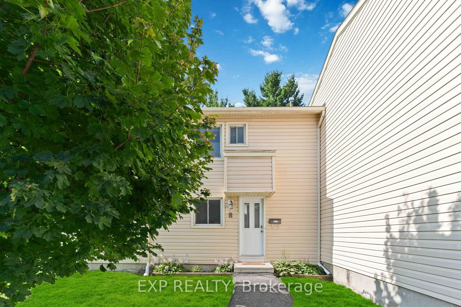 Townhouse sold at 2-8 Thistledown Court, Ottawa, Barrhaven - Pheasant Run, K2J 1M9 - MLS: X12087412