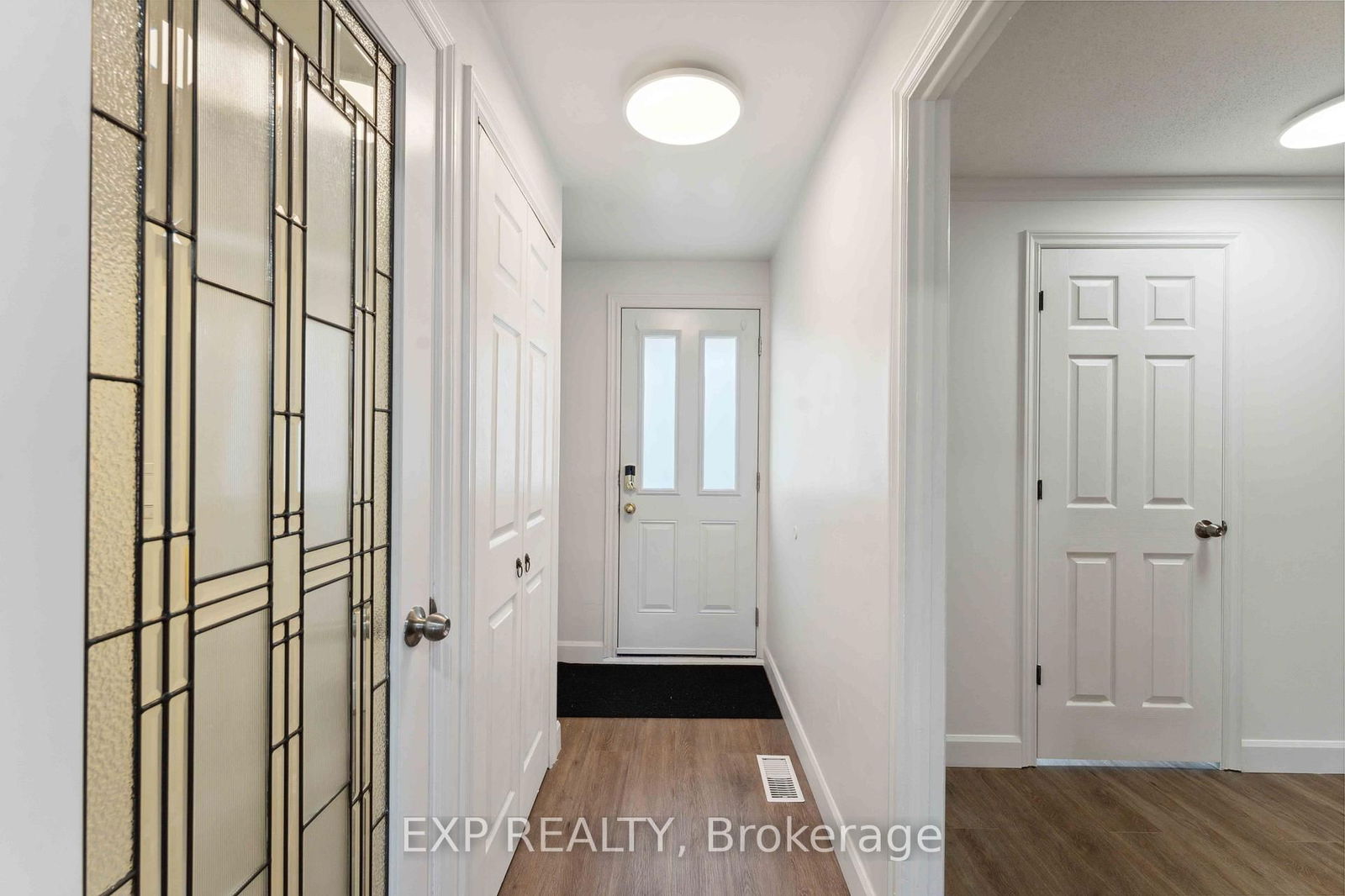 Townhouse sold at 2-8 Thistledown Court, Ottawa, Barrhaven - Pheasant Run, K2J 1M9 - MLS: X12087412