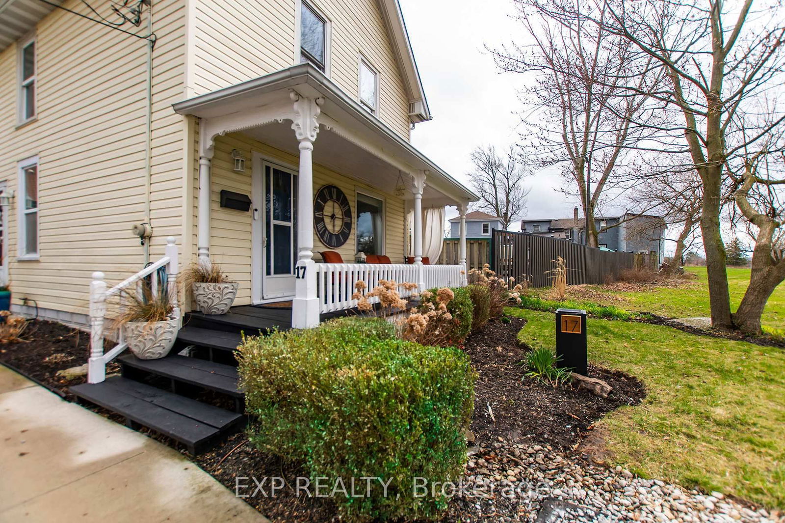 Detached House for sale at 17 Regent Place, Welland, Welland Downtown, L3B 3L6 - MLS: X12087523