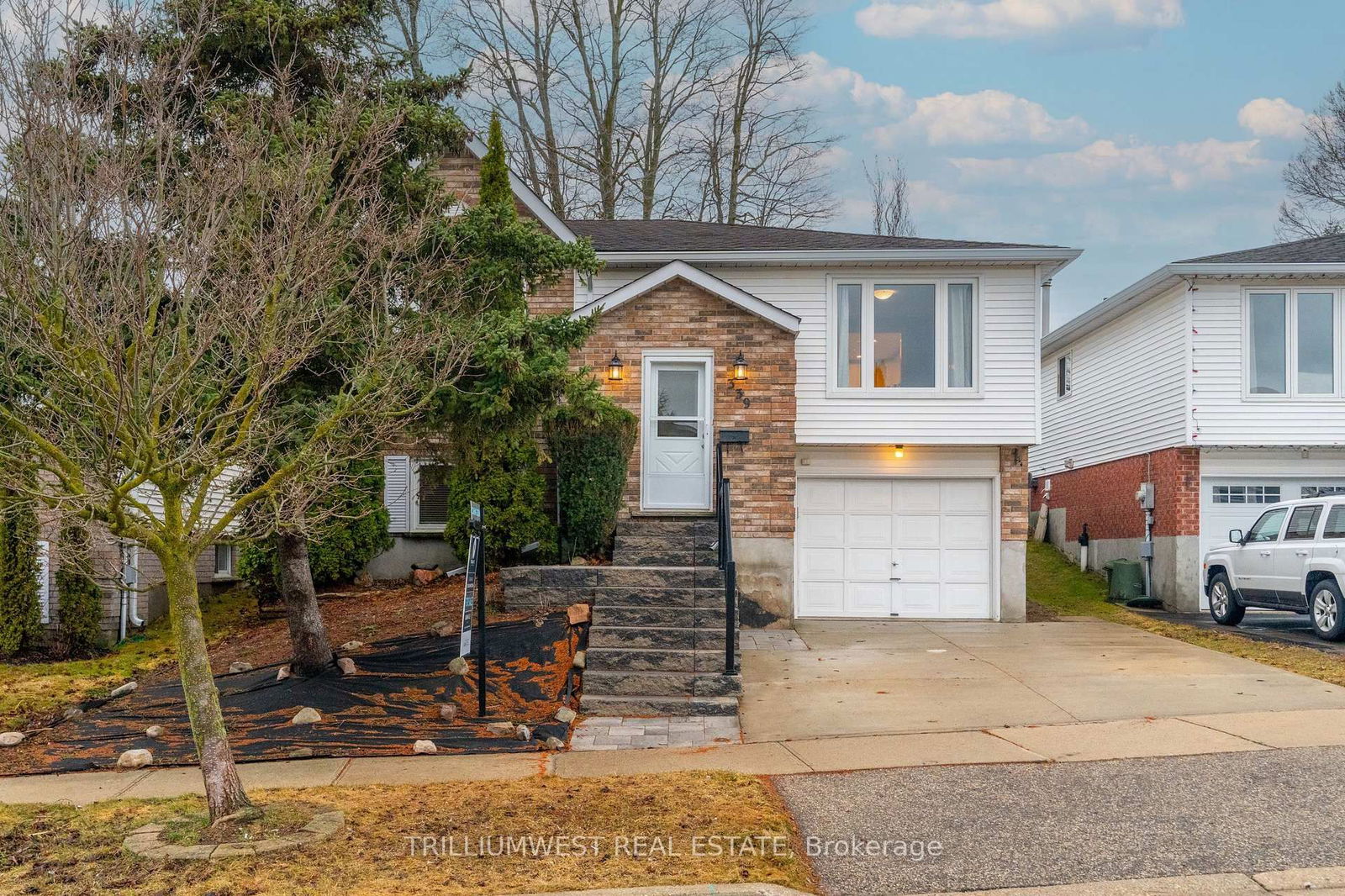 Detached House for sale at 339 Misty Crescent, Kitchener, N2B 3V5 - MLS: X12087698