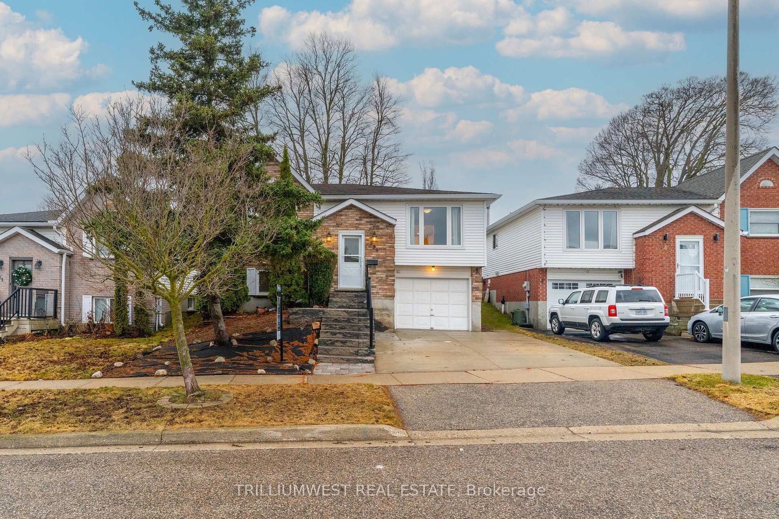 Detached House for sale at 339 Misty Crescent, Kitchener, N2B 3V5 - MLS: X12087698