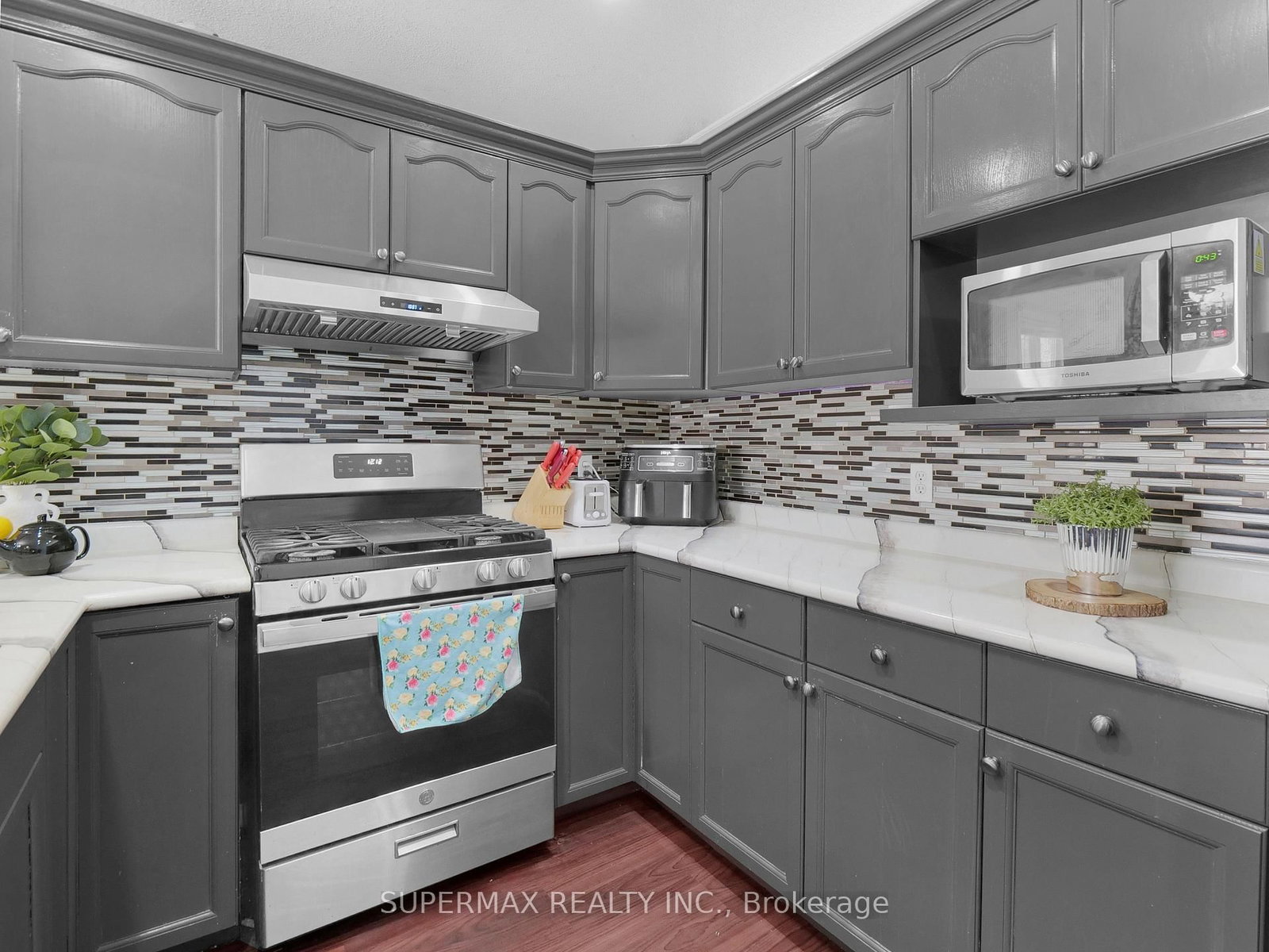 Listing Image 9