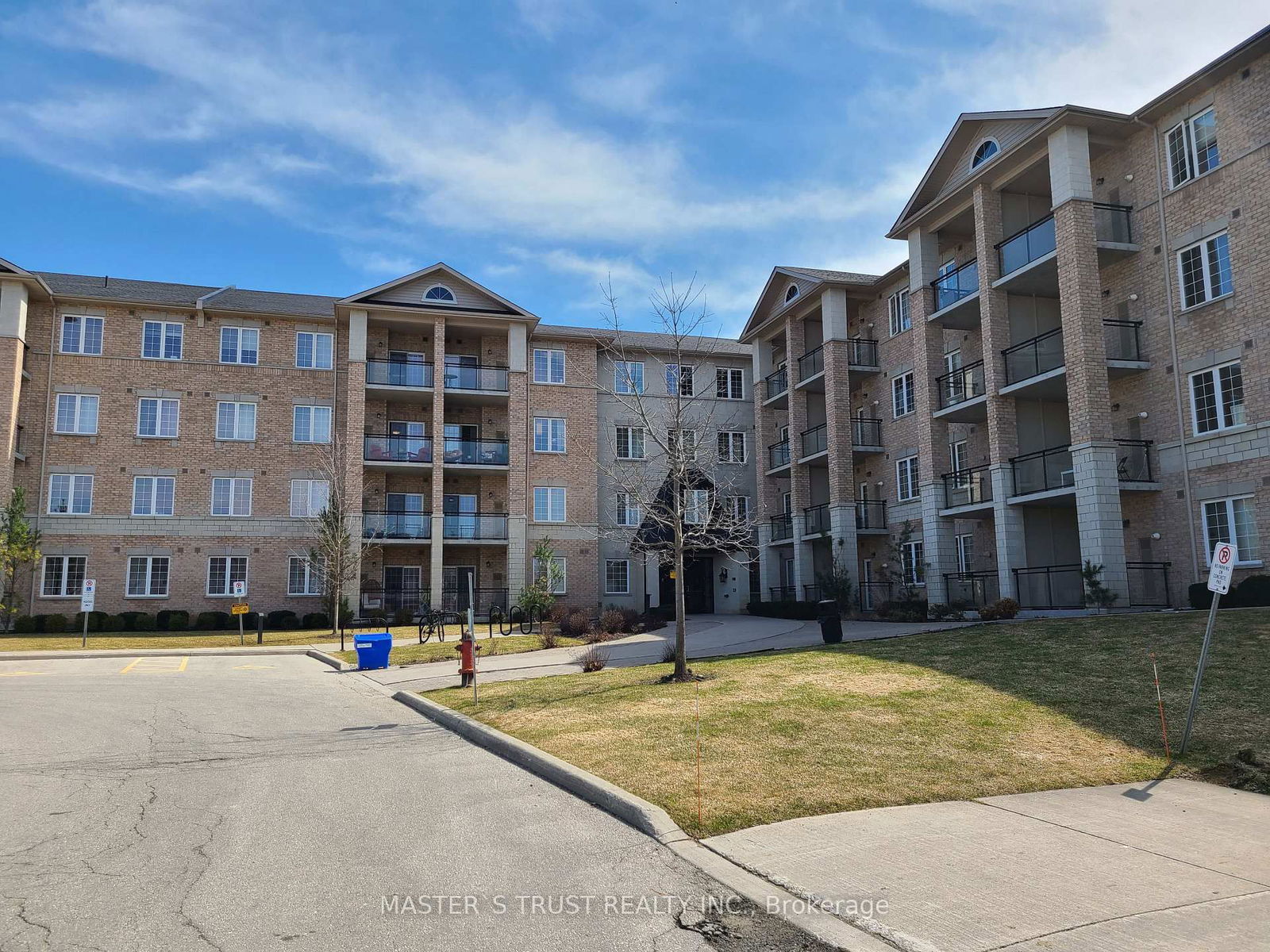 Condo for sale at 323-1077 Gordon Street, Guelph, Kortright West, N1G 0E3 - MLS: X12087909