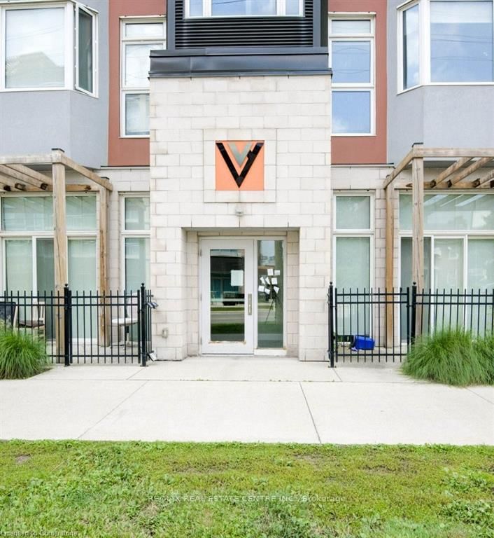 Condo for sale at 104-253 Albert Close, Waterloo, N2L 3T7 - MLS: X12087916
