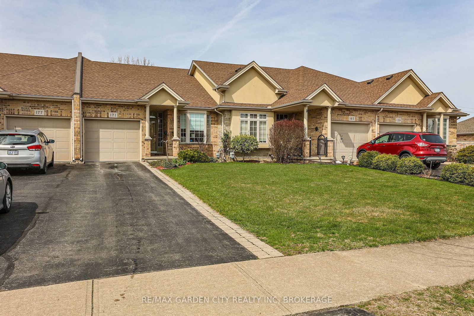 Townhouse sold at 171 Willowlanding Court, Welland, N. Welland, L3C 7L8 - MLS: X12088073
