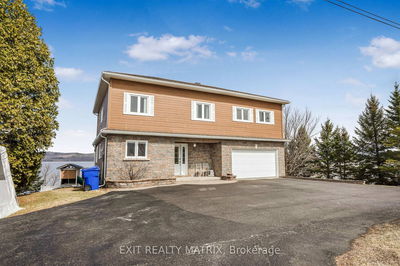 1552 Bay Rd, Champlain - Champlain Twp