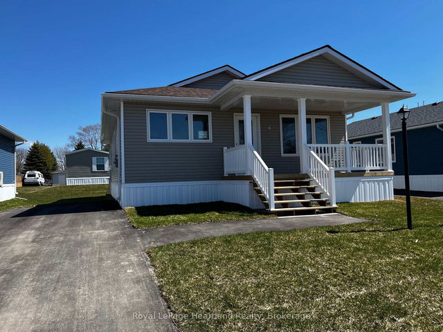 18 Bluffs View Boulevard