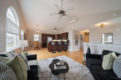 Unit 703 — 325 Densmore Rd, Cobourg - Cobourg image-0-4