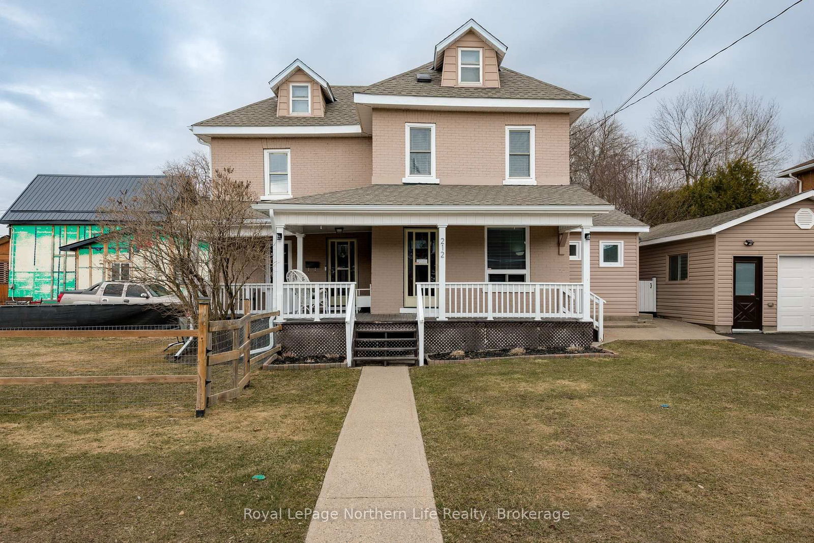 Detached House sold at 212 Second Avenue, North Bay, Central, P1B 1L4 - MLS: X12088637