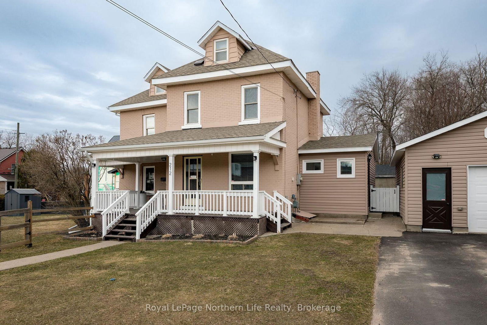 Detached House sold at 212 Second Avenue, North Bay, Central, P1B 1L4 - MLS: X12088637