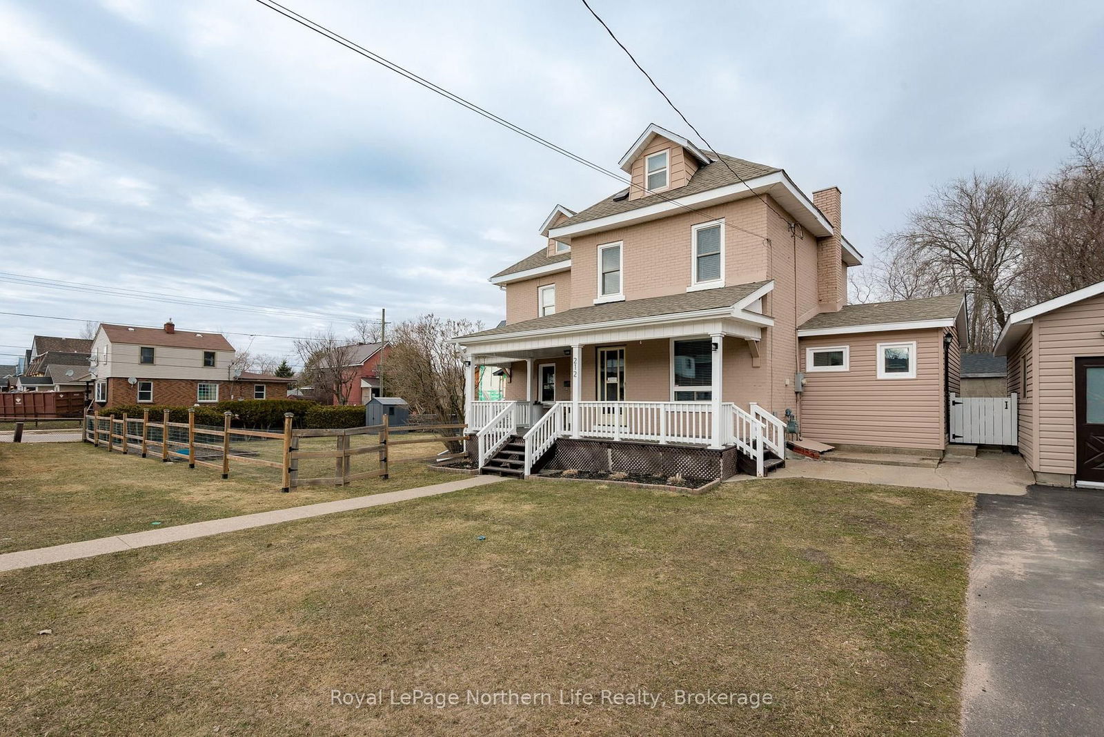 Detached House sold at 212 Second Avenue, North Bay, Central, P1B 1L4 - MLS: X12088637