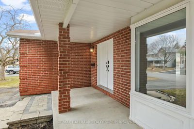 1922 Danniston Cres, Orleans - Queenswood Heights South image-0-2