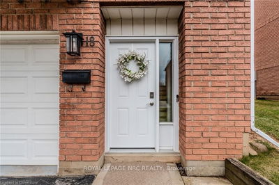 Unit 18 — 29 Heritage Dr, Hamilton - Stoney Creek image-0-2