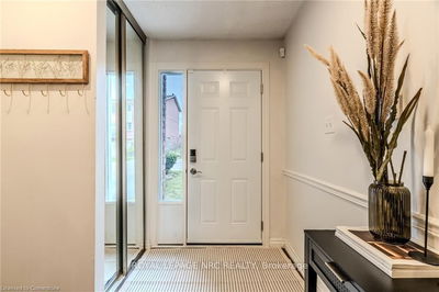 Unit 18 — 29 Heritage Dr, Hamilton - Stoney Creek image-0-3
