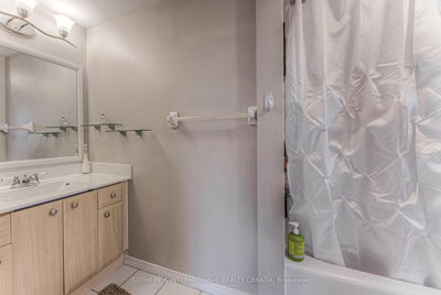 717 Brandenburg Blvd, Waterloo -  image-0-3