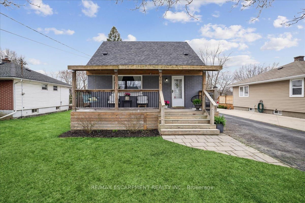 Detached House for sale at 404 East 38th Street, Hamilton, Macassa, L8V 4G6 - MLS: X12089722