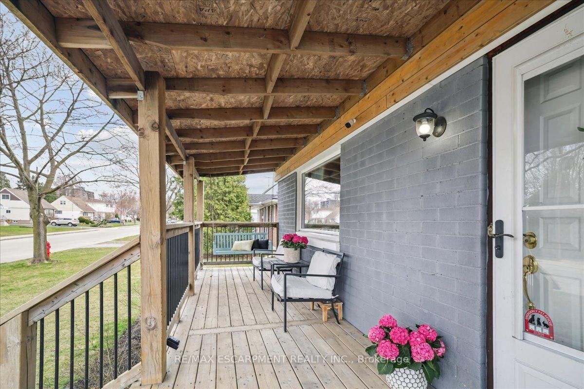 Detached House for sale at 404 East 38th Street, Hamilton, Macassa, L8V 4G6 - MLS: X12089722