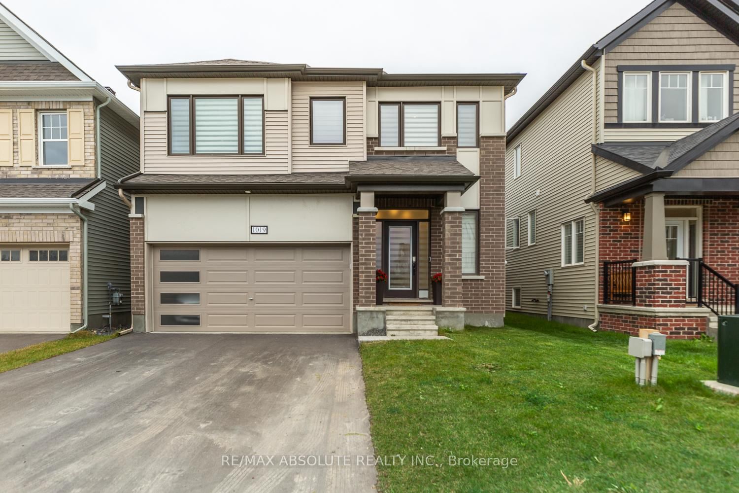 Detached House for sale at 1019 APOLUNE Street, Ottawa, Barrhaven - Half Moon Bay, K2J 6N8 - MLS: X12089740