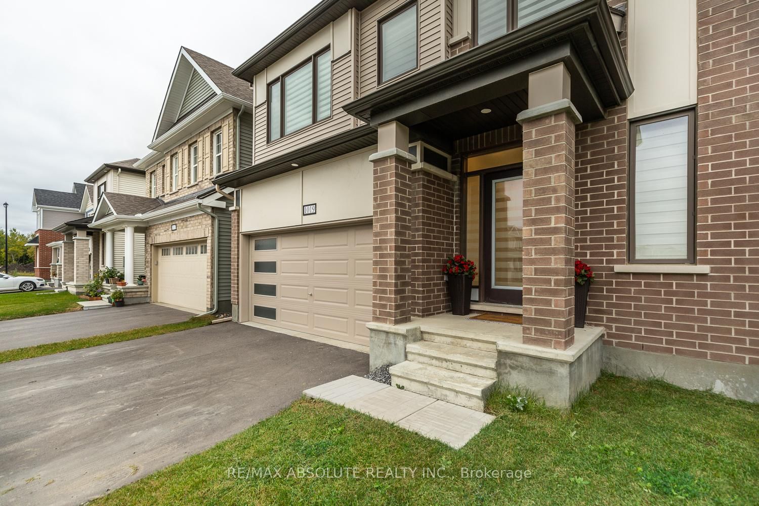 Detached House for sale at 1019 APOLUNE Street, Ottawa, Barrhaven - Half Moon Bay, K2J 6N8 - MLS: X12089740