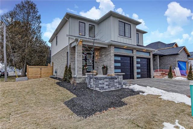 48 WOODLAND Walk