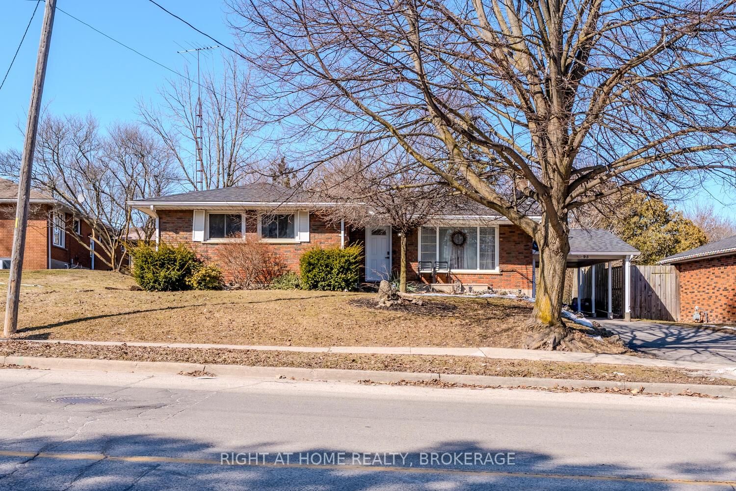 Detached House for sale at 95 Silver Street, Brant, Paris, N3L 1T8 - MLS: X12089909