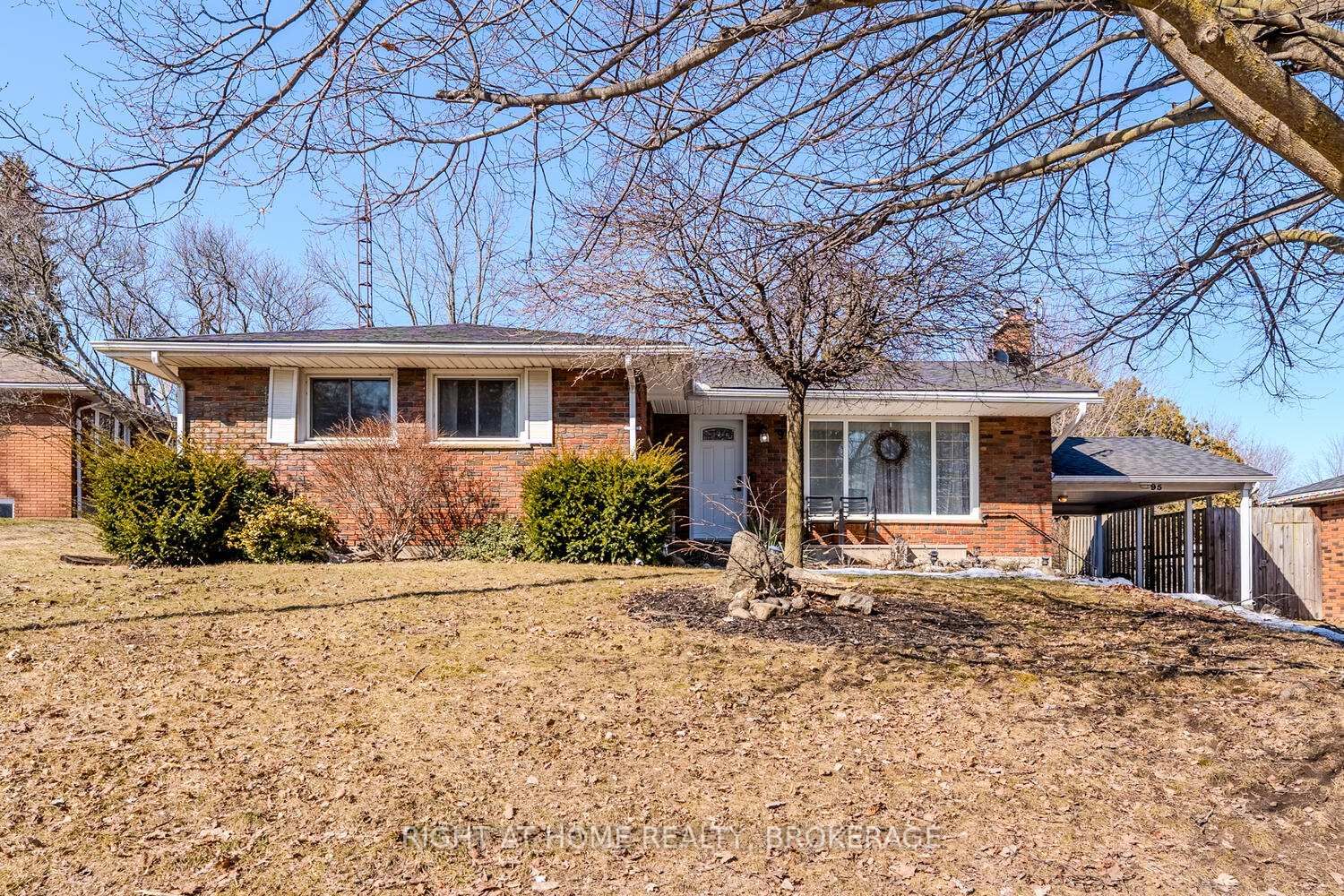 Detached House for sale at 95 Silver Street, Brant, Paris, N3L 1T8 - MLS: X12089909