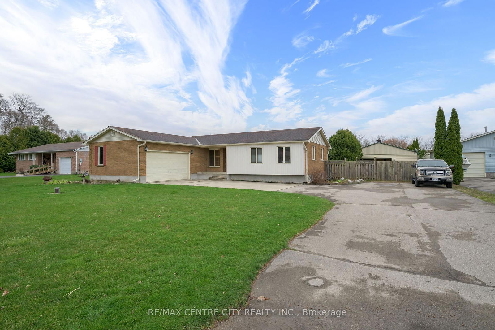 Detached House for sale at 116 Huron Avenue, Middlesex Centre, Komoka, N0L 1R0 - MLS: X12090023