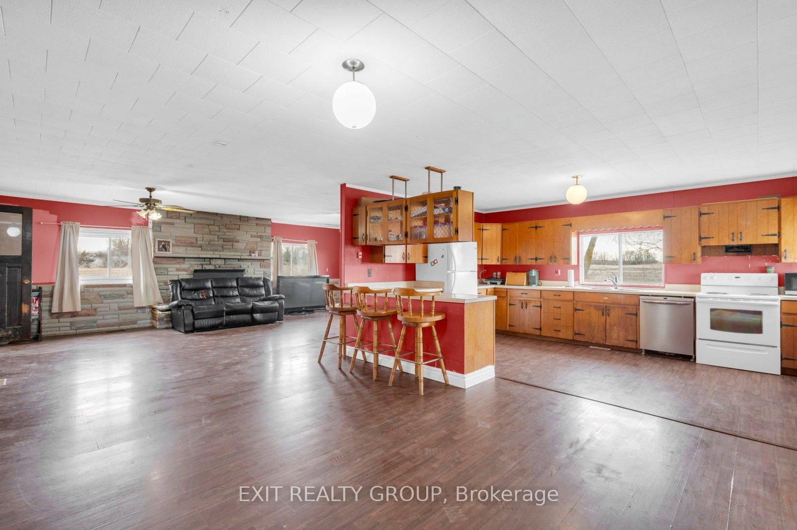 Listing Image 8