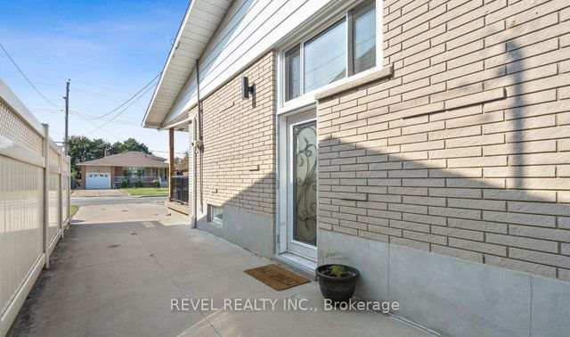 (Bsmt) - 34 Owen Place