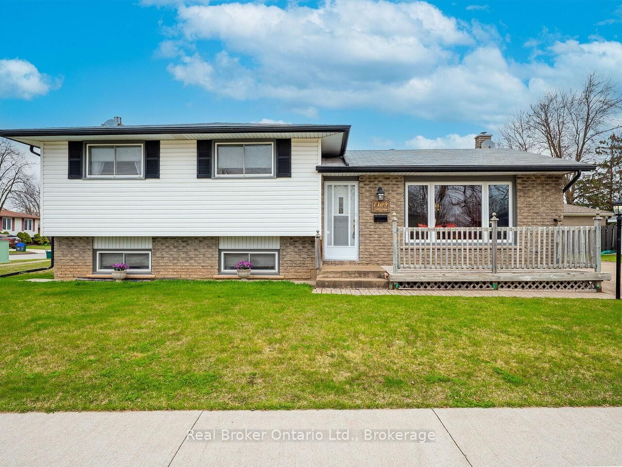 Detached House for sale at 7109 Jill Drive, Niagara Falls, Marineland, L2G 7C9 - MLS: X12091003