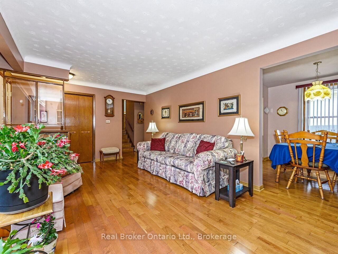 Detached House for sale at 7109 Jill Drive, Niagara Falls, Marineland, L2G 7C9 - MLS: X12091003