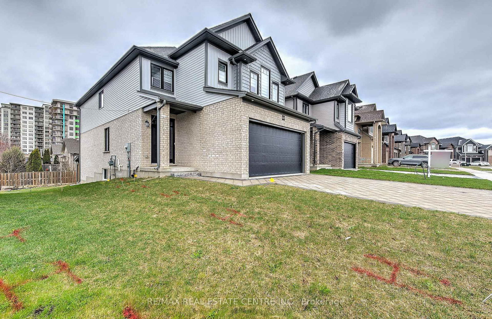 Detached House for sale at 1600 Noah Bend, London, North I, N6G 5S1 - MLS: X12091080