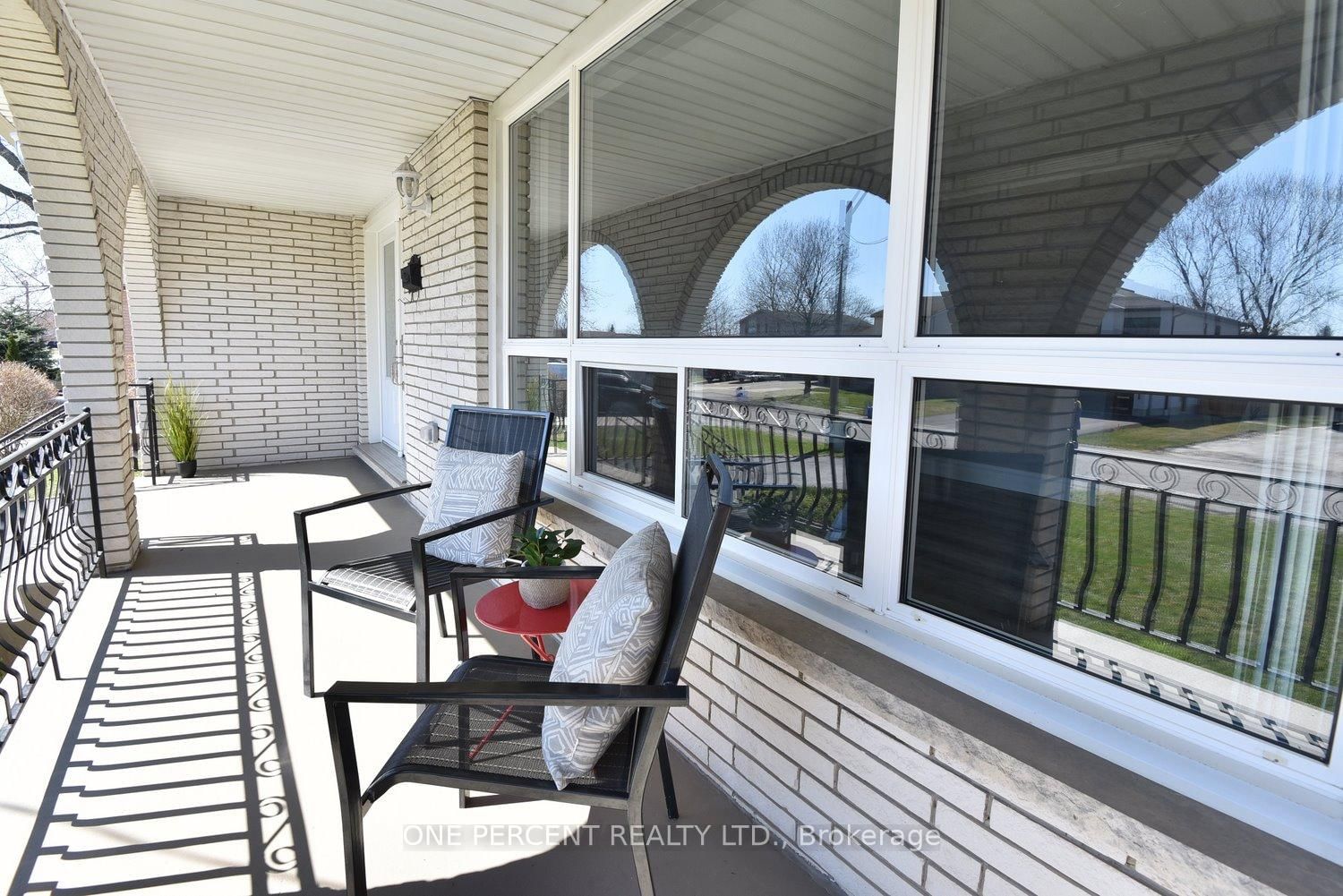 Detached House for sale at 136 Eleanor Avenue, Hamilton, Eleanor, L8W 1C8 - MLS: X12091248