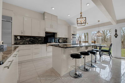 16 Freeland Crt, Hamilton - Westdale image-0-3