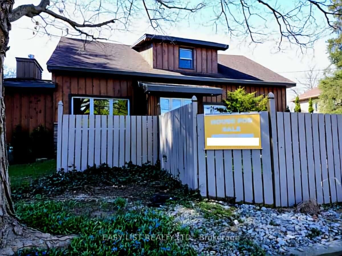 Detached House for sale at 8515 Townsend Line, Lambton Shores, Arkona, N0M 1B0 - MLS: X12091703