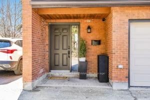 Townhouse for sale at 2-625 Richmond Road, Ottawa, Woodroffe, K2A 0G6 - MLS: X12091936