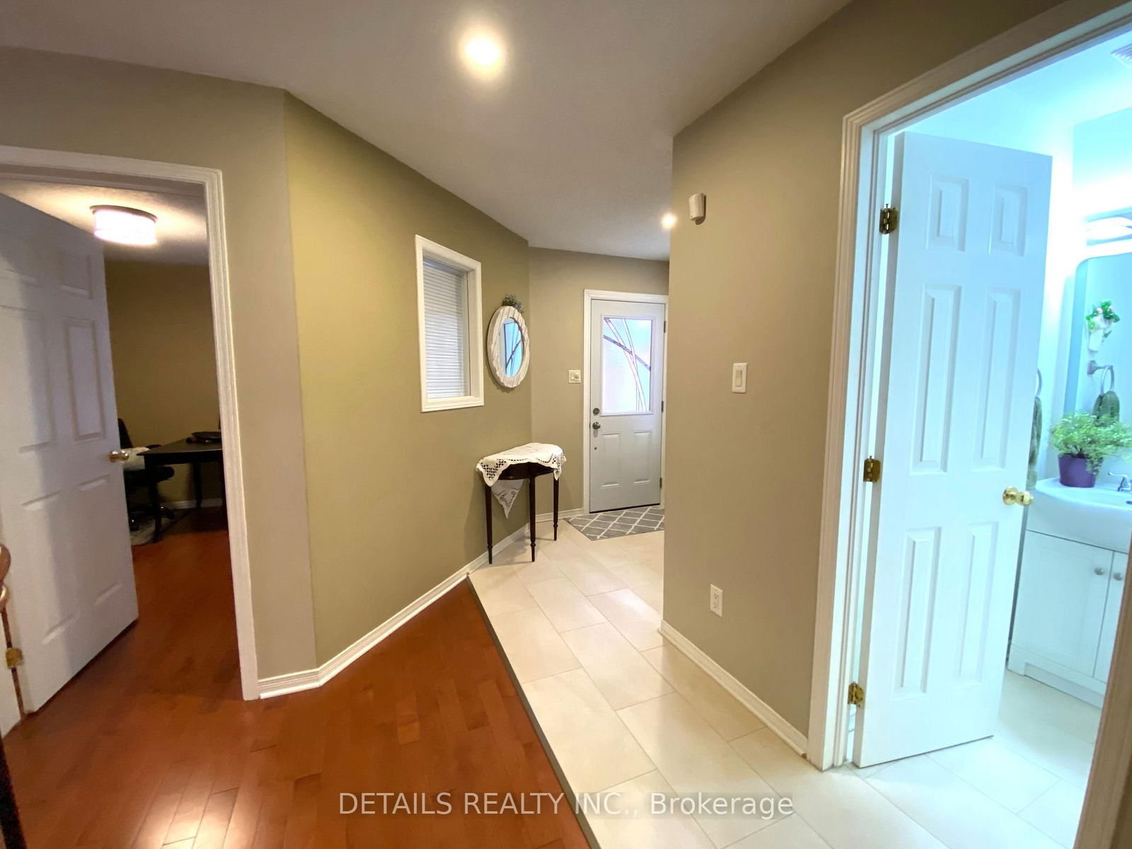 Detached House sold at 8 Whitestone Drive, Ottawa, Central Park, K2C 4A7 - MLS: X12092004