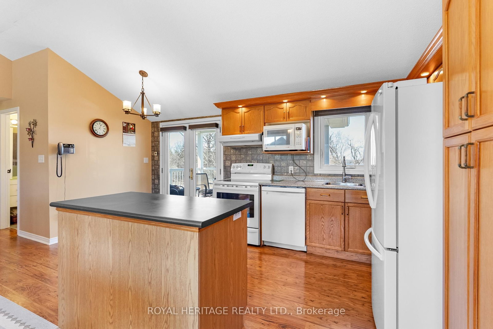 Listing Image 9
