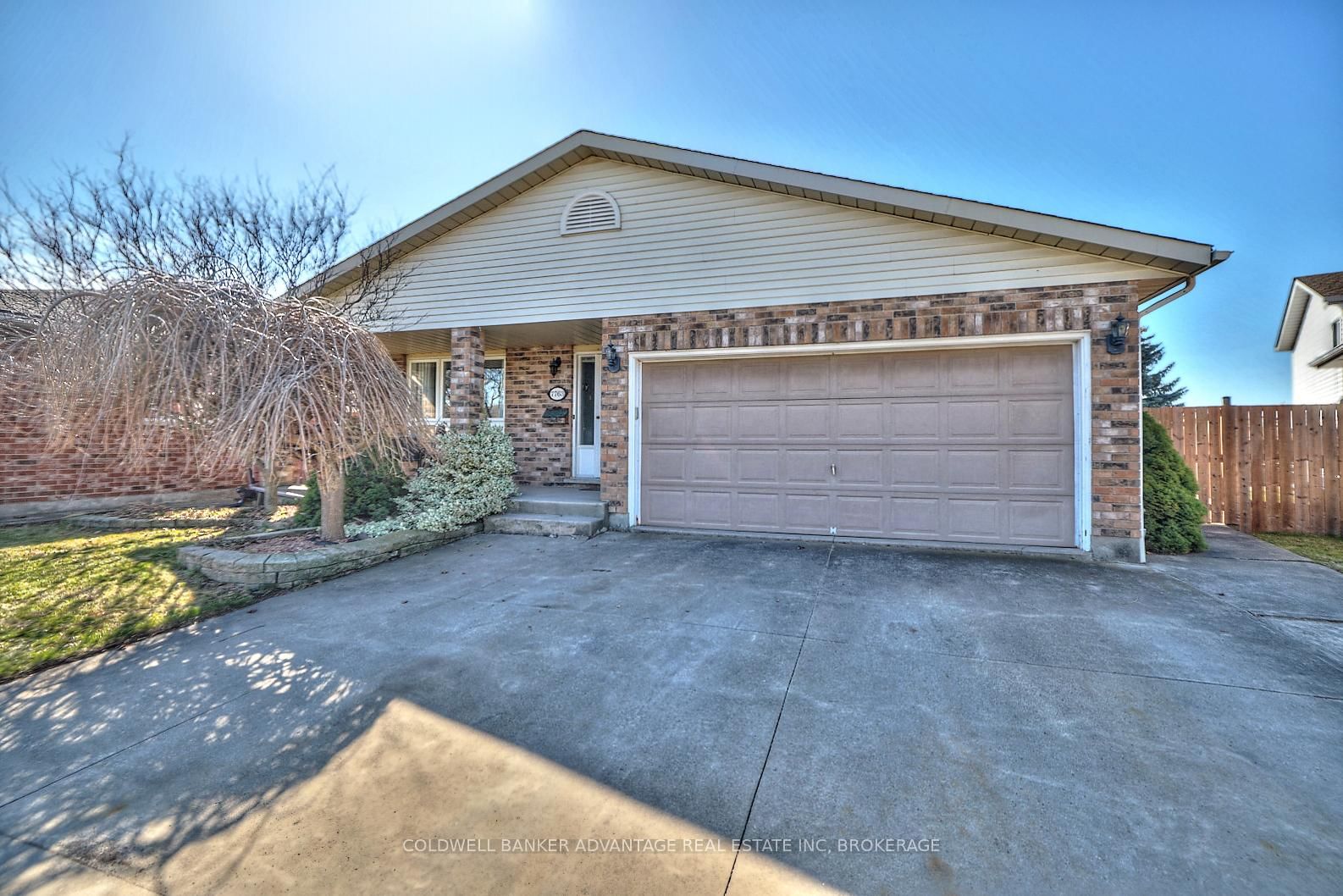 Detached House sold at 7763 Parkview Crescent, Niagara Falls, Ascot, L2H 2Z5 - MLS: X12093114