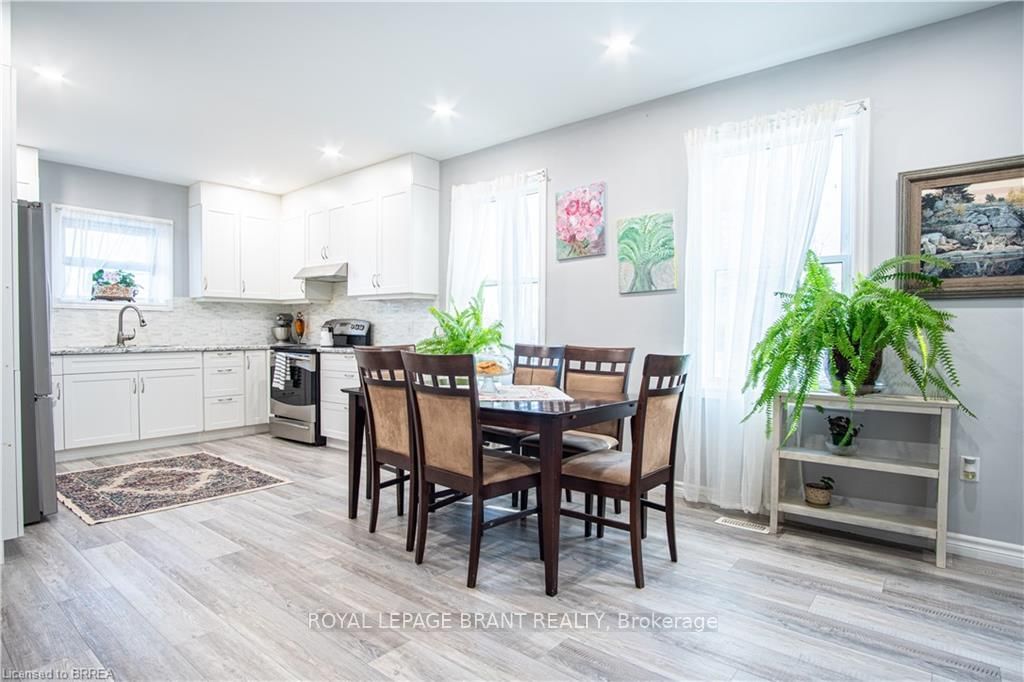 Detached House sold at 266 Thirteenth Concessio Road, Brant, Oakland, L1B 1L9 - MLS: X12093379