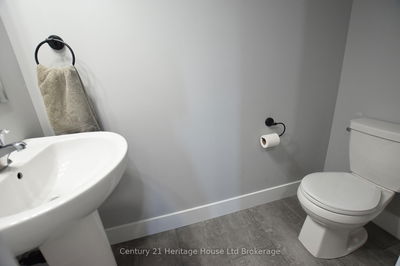 303 SIMCOE St, Woodstock - South image-0-3